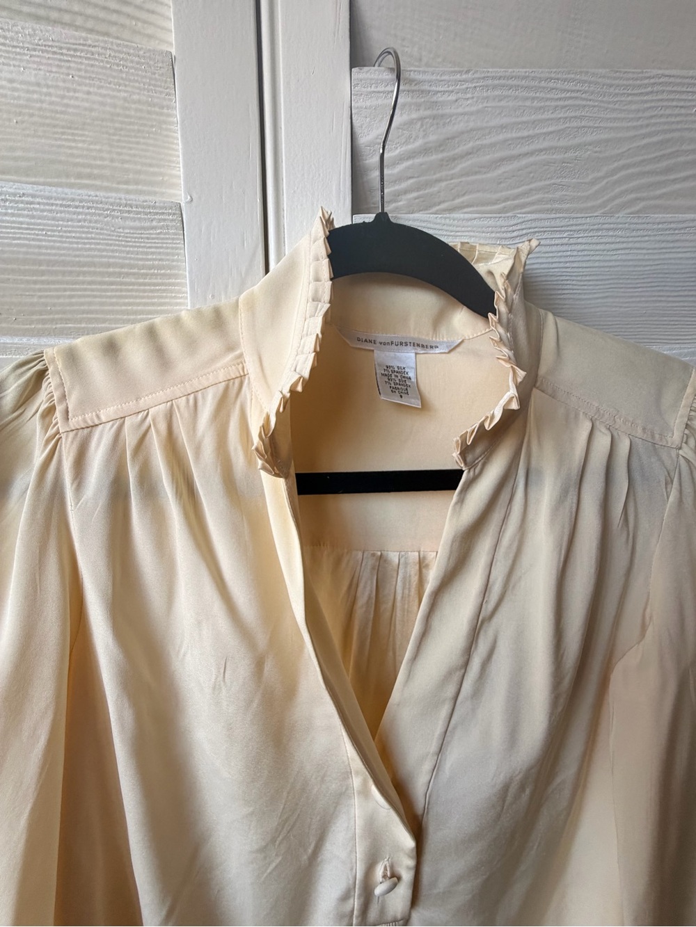 Diane von Furstenberg Cream Ruffled Collar Silk Blouse Medium